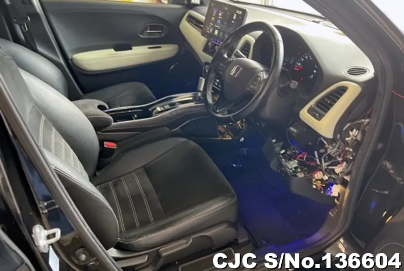 Honda Vezel in Black for Sale Image 4