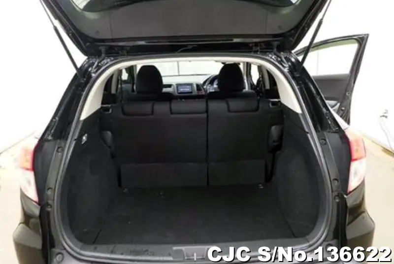 Honda Vezel in Black for Sale Image 4