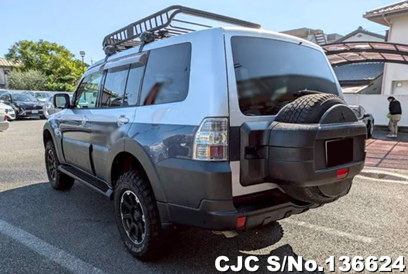 Mitsubishi Pajero in Silver for Sale Image 1