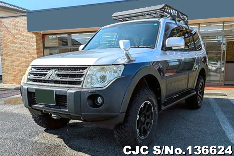 Mitsubishi Pajero in Silver for Sale Image 3