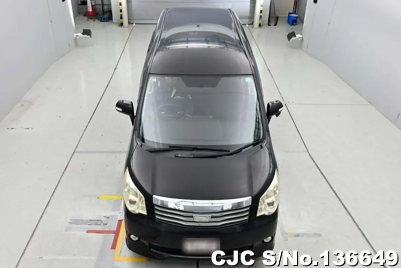 Toyota Noah in Black for Sale Image 3