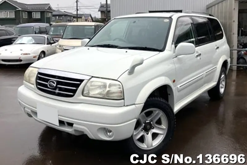 Suzuki Escudo in White for Sale Image 3