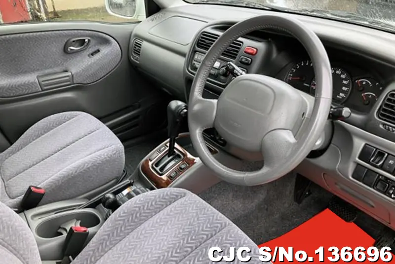 Suzuki Escudo in White for Sale Image 9