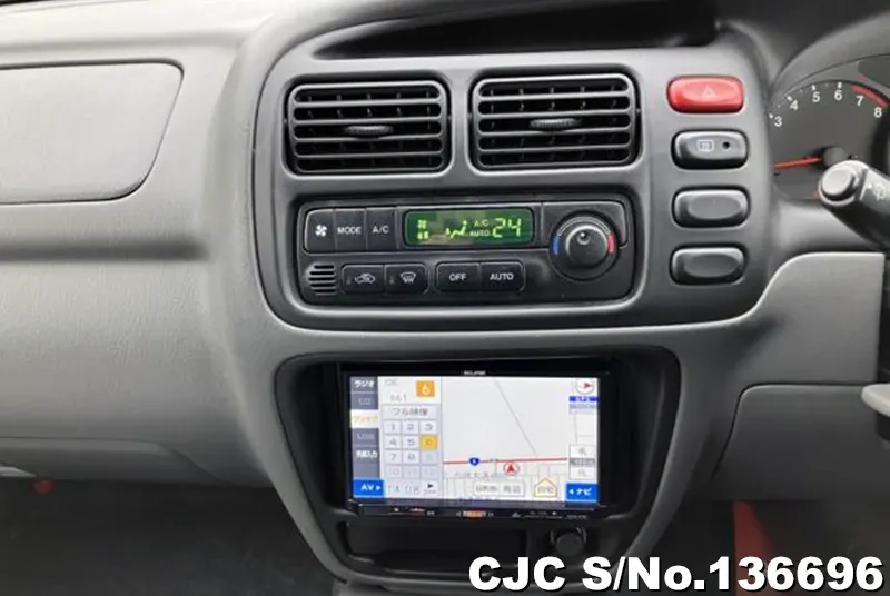 Suzuki Escudo in White for Sale Image 13