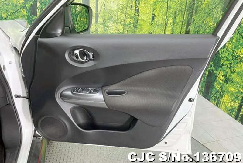 Nissan Juke in White for Sale Image 10