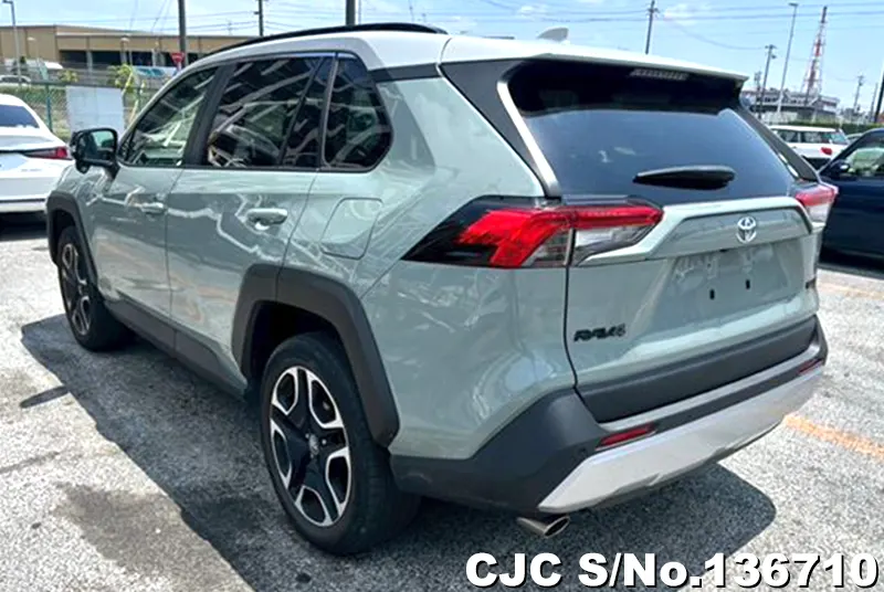 Toyota Rav4 in Green for Sale Image 1