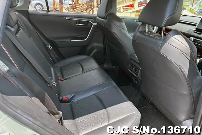 Toyota Rav4 in Green for Sale Image 6