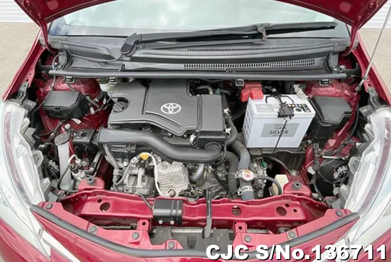 Toyota Vitz in Red for Sale Image 8