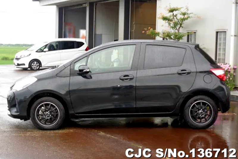 Toyota Vitz in Black for Sale Image 5