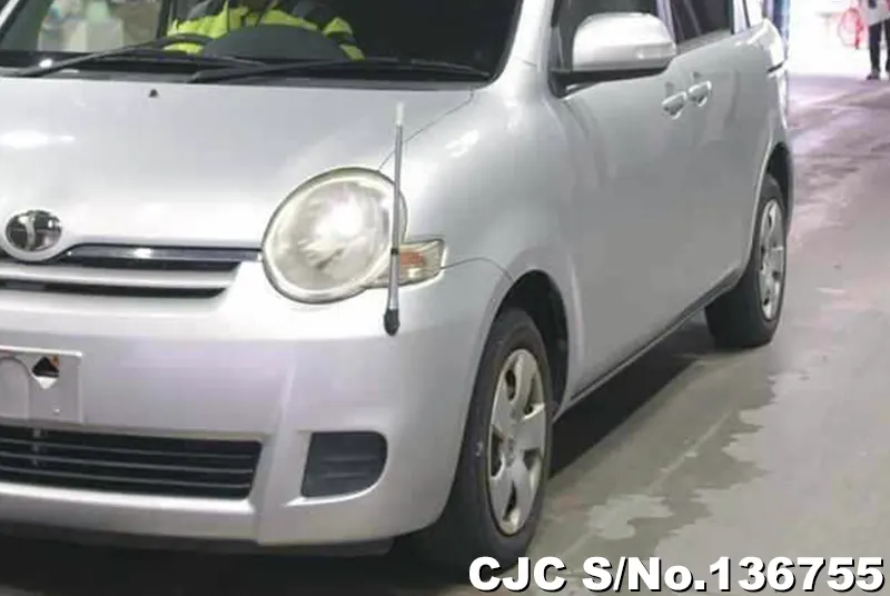 Toyota Sienta in Silver for Sale Image 3