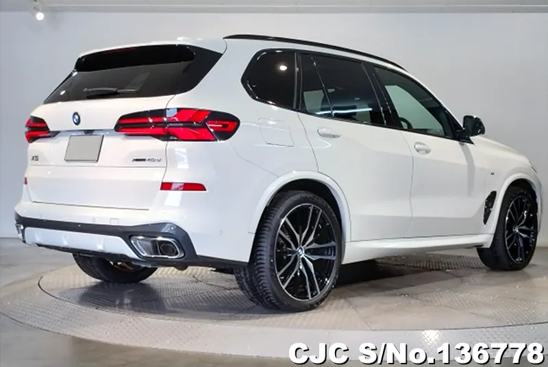 BMW X5 in White for Sale Image 2
