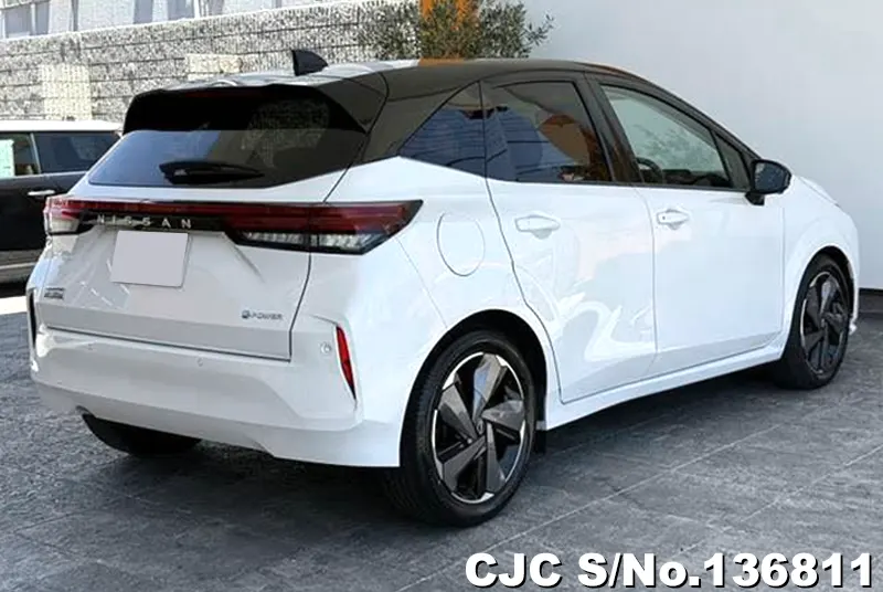 Nissan Aura e-Power in Pearl for Sale Image 2