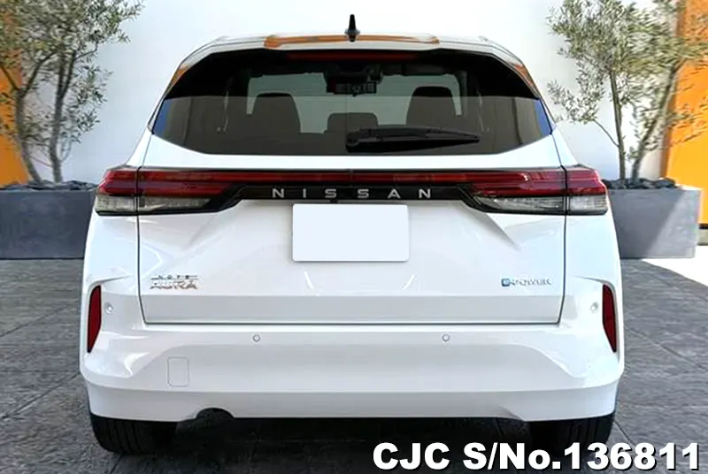 Nissan Aura e-Power in Pearl for Sale Image 5