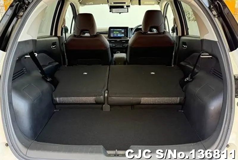 Nissan Aura e-Power in Pearl for Sale Image 9