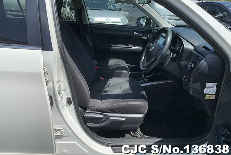 Toyota Corolla Fielder in Pearl for Sale Image 10