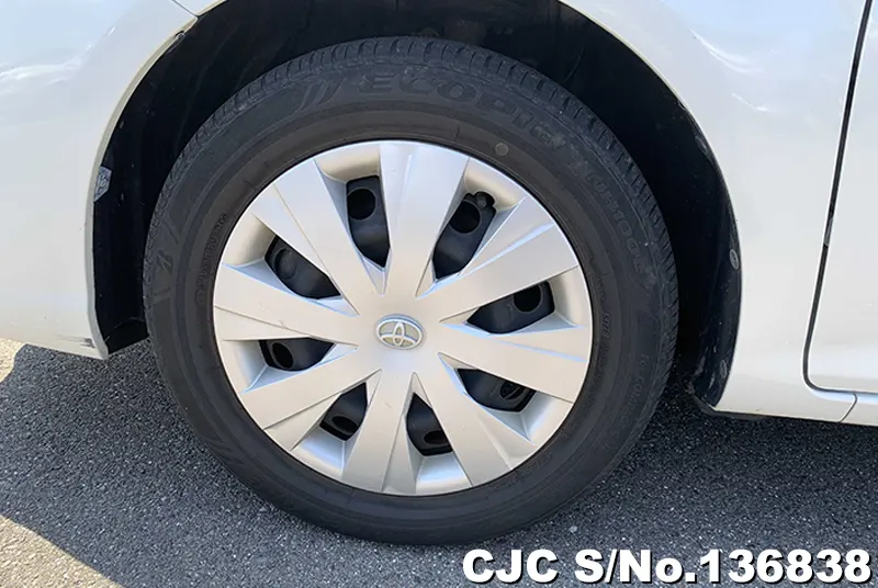 Toyota Corolla Fielder in Pearl for Sale Image 17