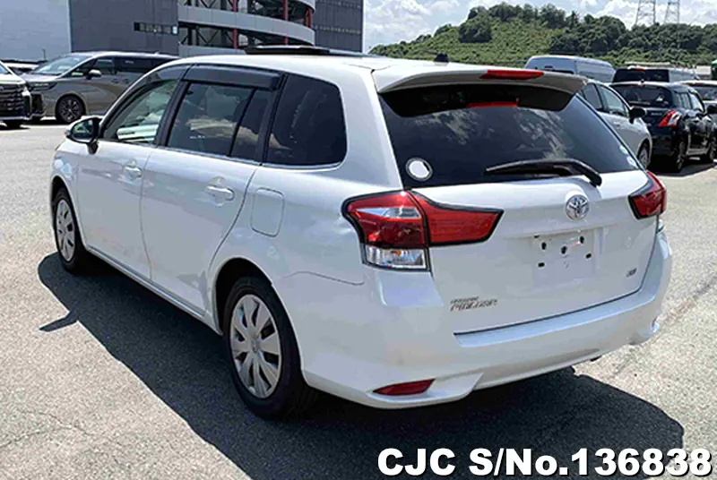 Toyota Corolla Fielder in Pearl for Sale Image 1