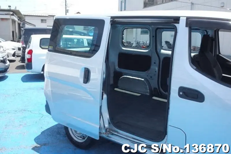 Nissan NV200 in Silver for Sale Image 3