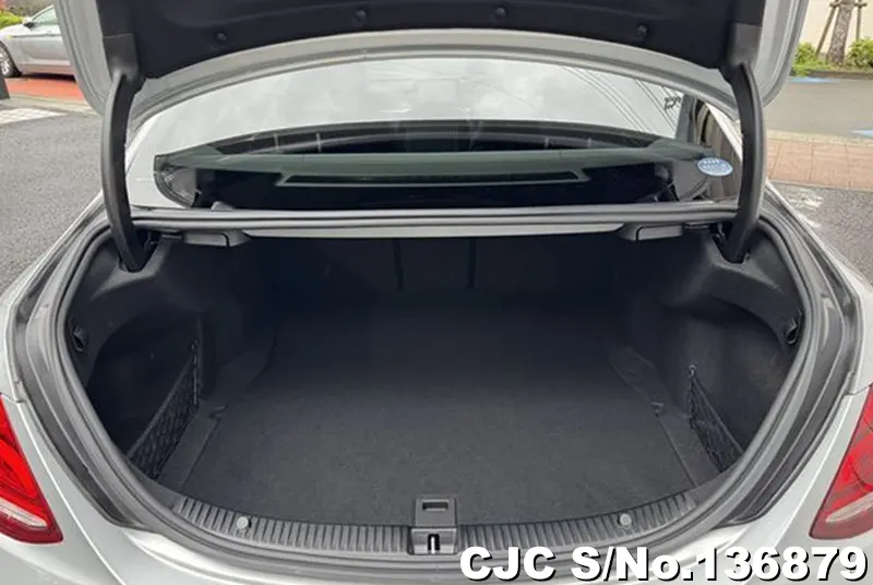 Mercedes Benz C Class in Silver for Sale Image 3