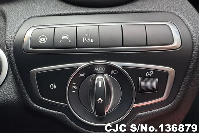 Mercedes Benz C Class in Silver for Sale Image 14