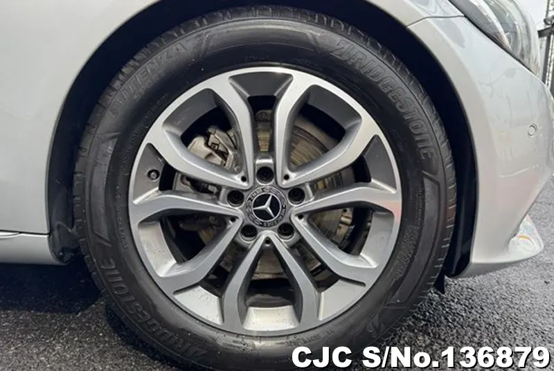 Mercedes Benz C Class in Silver for Sale Image 16