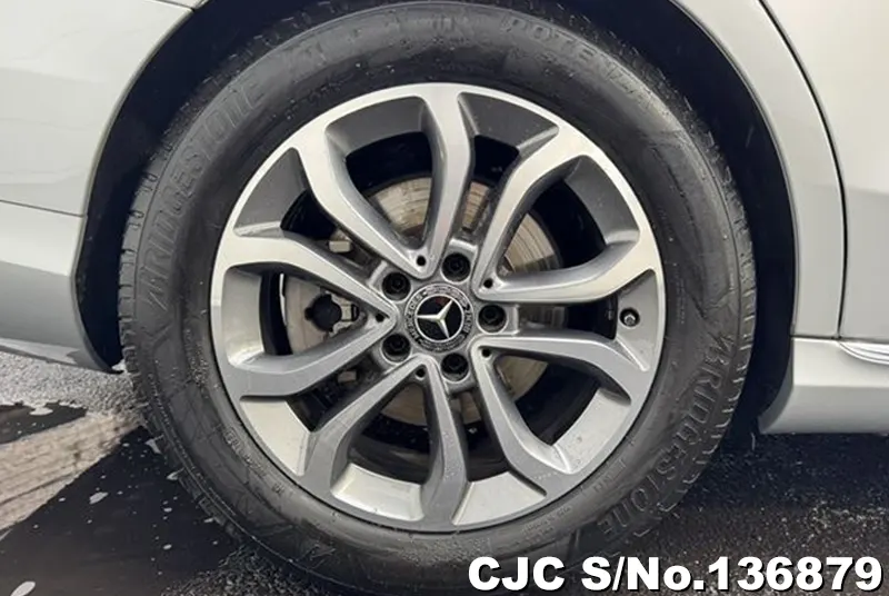 Mercedes Benz C Class in Silver for Sale Image 17