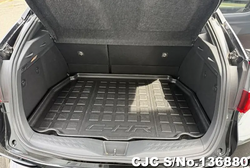 Toyota C-HR in Black for Sale Image 4