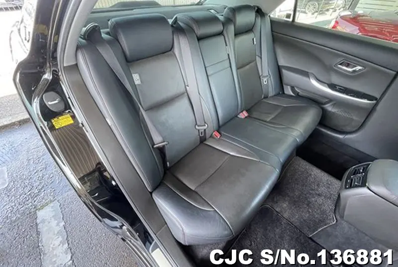 Toyota Crown in Black for Sale Image 16