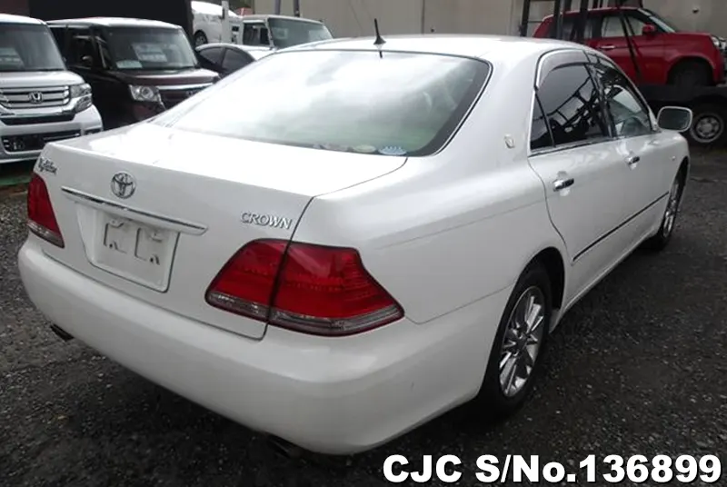 Toyota Crown in White for Sale Image 2
