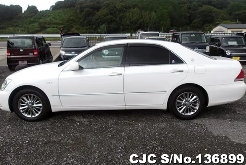 Toyota Crown in White for Sale Image 6