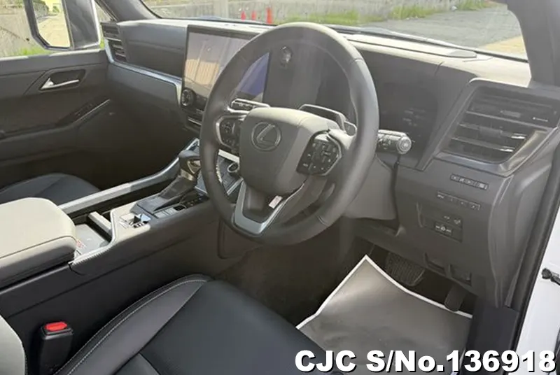 Lexus GX 550 in Pearl for Sale Image 10