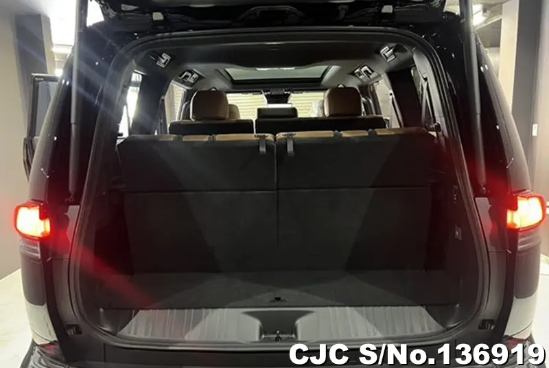 Lexus GX 550 in Black for Sale Image 6
