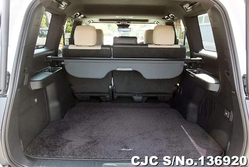 Lexus GX 550 in Pearl for Sale Image 8