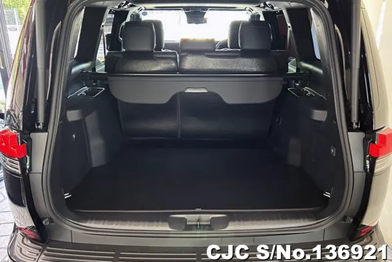 Lexus GX 550 in Black for Sale Image 4