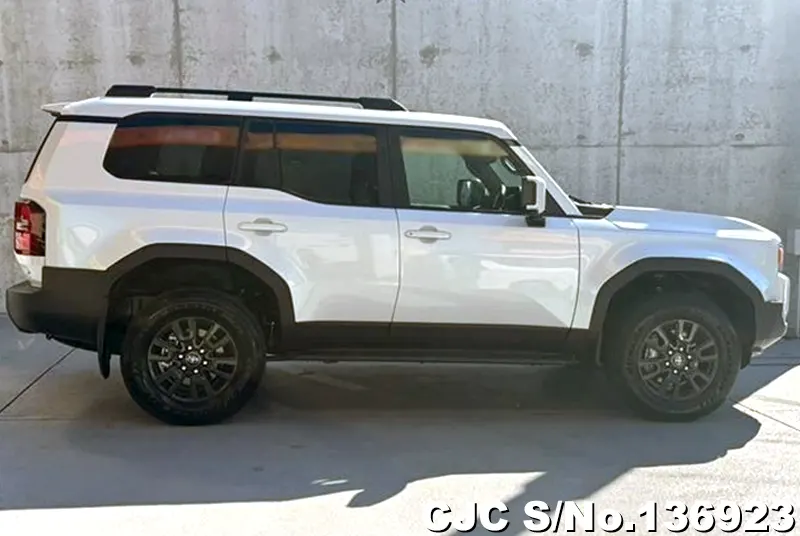 Toyota Land Cruiser 250 in Pearl for Sale Image 2