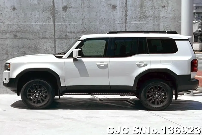 Toyota Land Cruiser 250 in Pearl for Sale Image 3