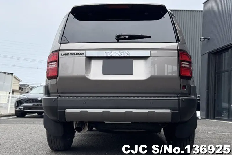 Toyota Land Cruiser 250 in Gray for Sale Image 3