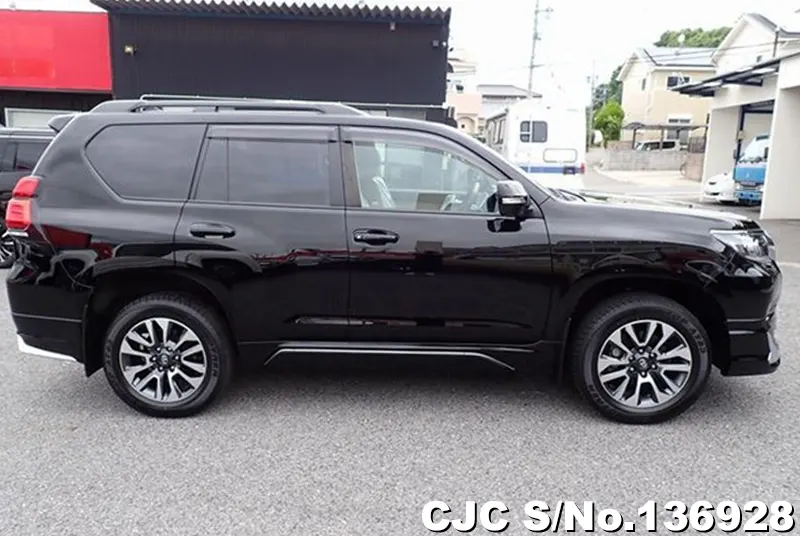 Toyota Land Cruiser Prado in Black for Sale Image 6