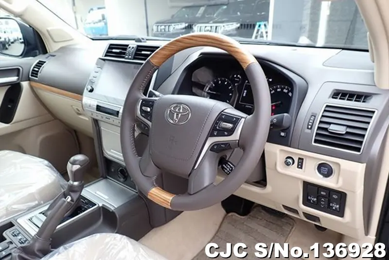 Toyota Land Cruiser Prado in Black for Sale Image 10