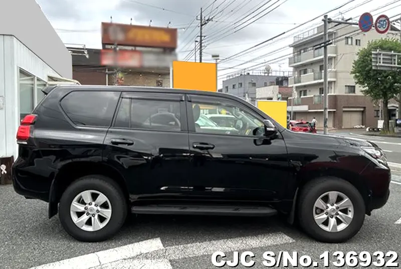 Toyota Land Cruiser Prado in Black for Sale Image 6