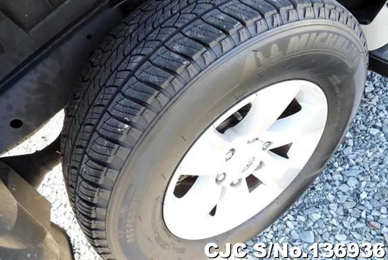 Toyota Land Cruiser Prado in Pearl for Sale Image 14