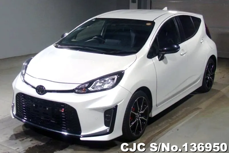 Toyota Aqua in White for Sale Image 3