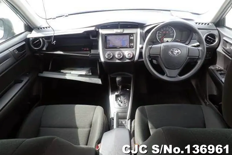 Toyota Corolla Fielder in Silver for Sale Image 2