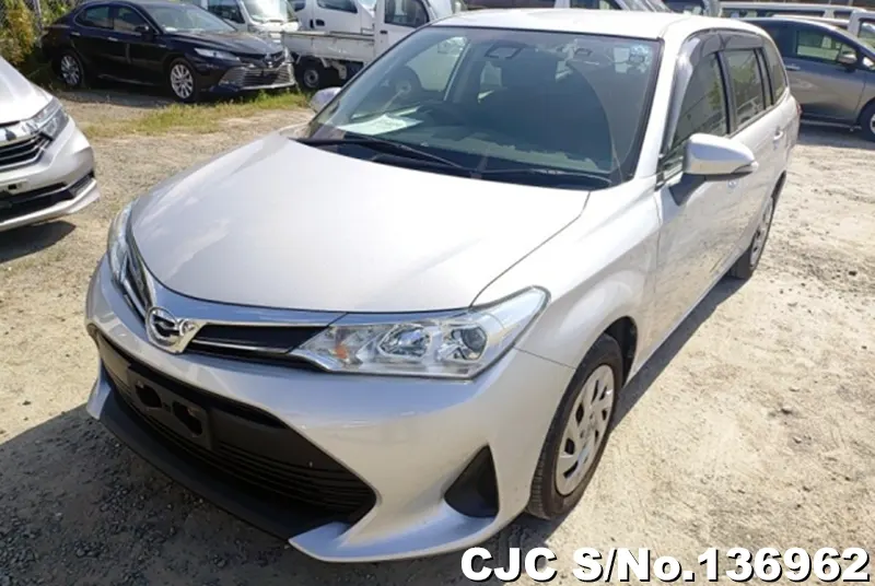 Toyota Corolla Fielder in Silver for Sale Image 3