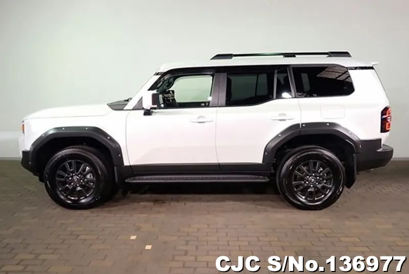 Toyota Land Cruiser 250 in Pearl for Sale Image 5