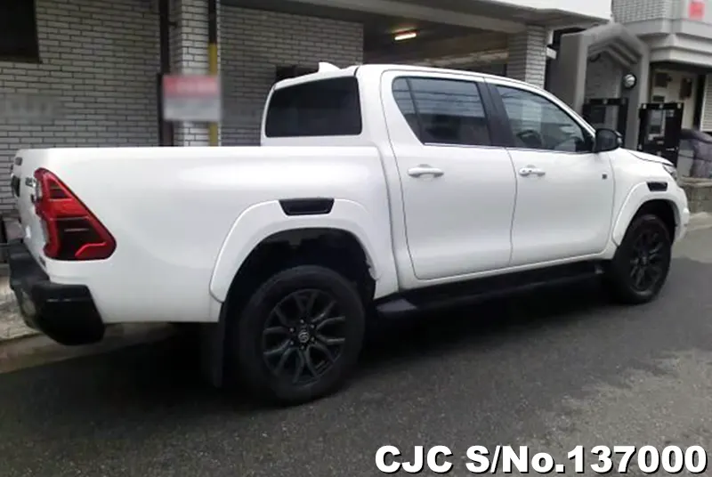 Toyota Hilux in White for Sale Image 2