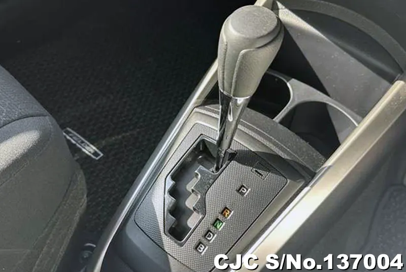 Toyota Corolla Fielder in Silver for Sale Image 10