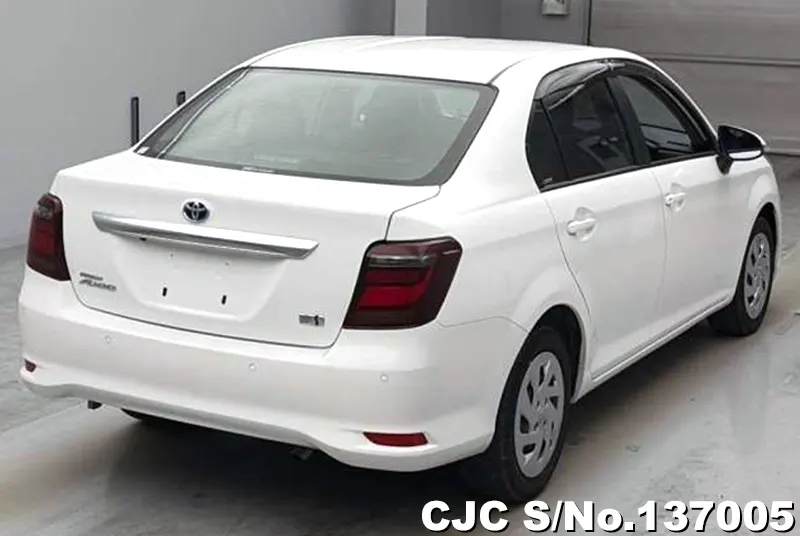 Toyota Corolla Axio in White for Sale Image 2