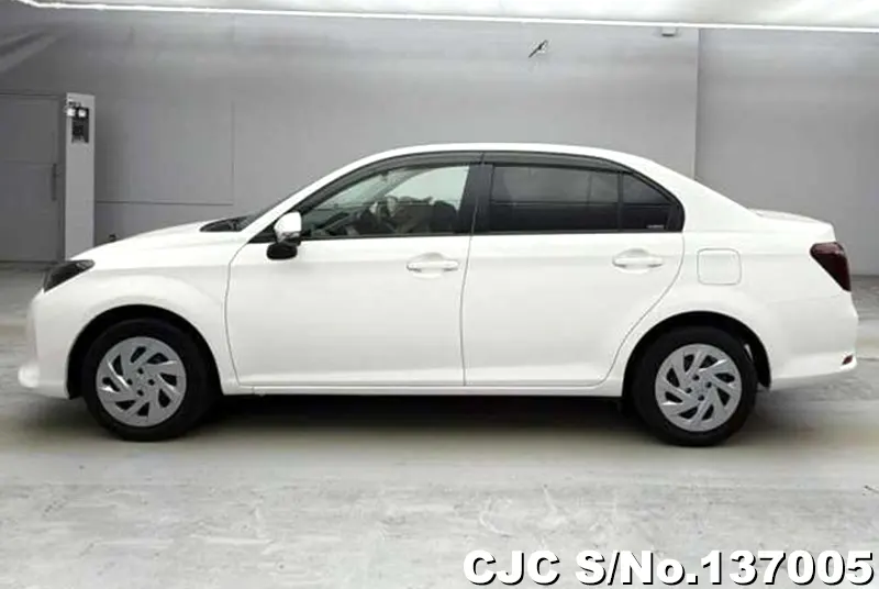 Toyota Corolla Axio in White for Sale Image 5
