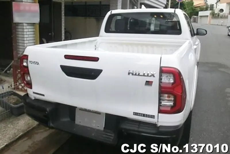 Toyota Hilux in White for Sale Image 1